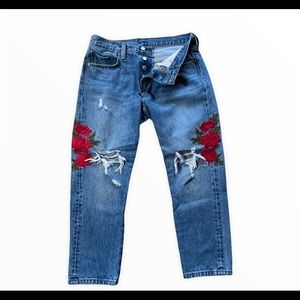 Levi’s 501 distressed denim crop pants